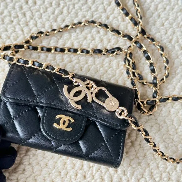 Stylish Chanel Crossbody Wallet - Picture 1 of 6